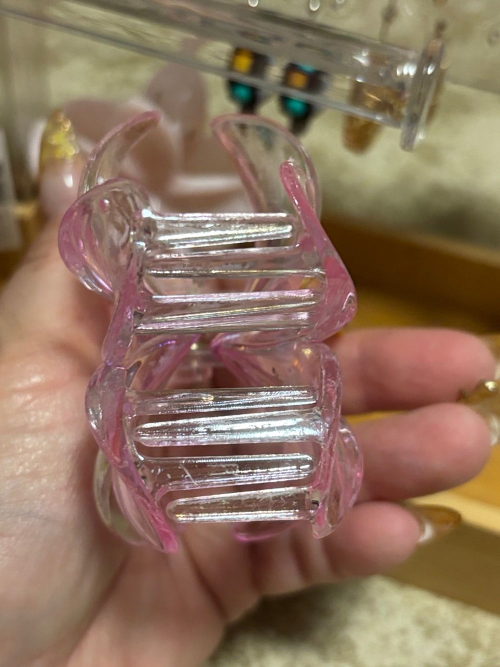 Iridescent Pink Acrylic Flower Hair Clip 🆕 - Picture 3 of 4